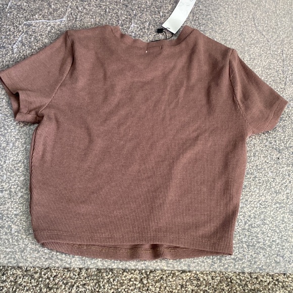 Brown garage crop top - Picture 2 of 2